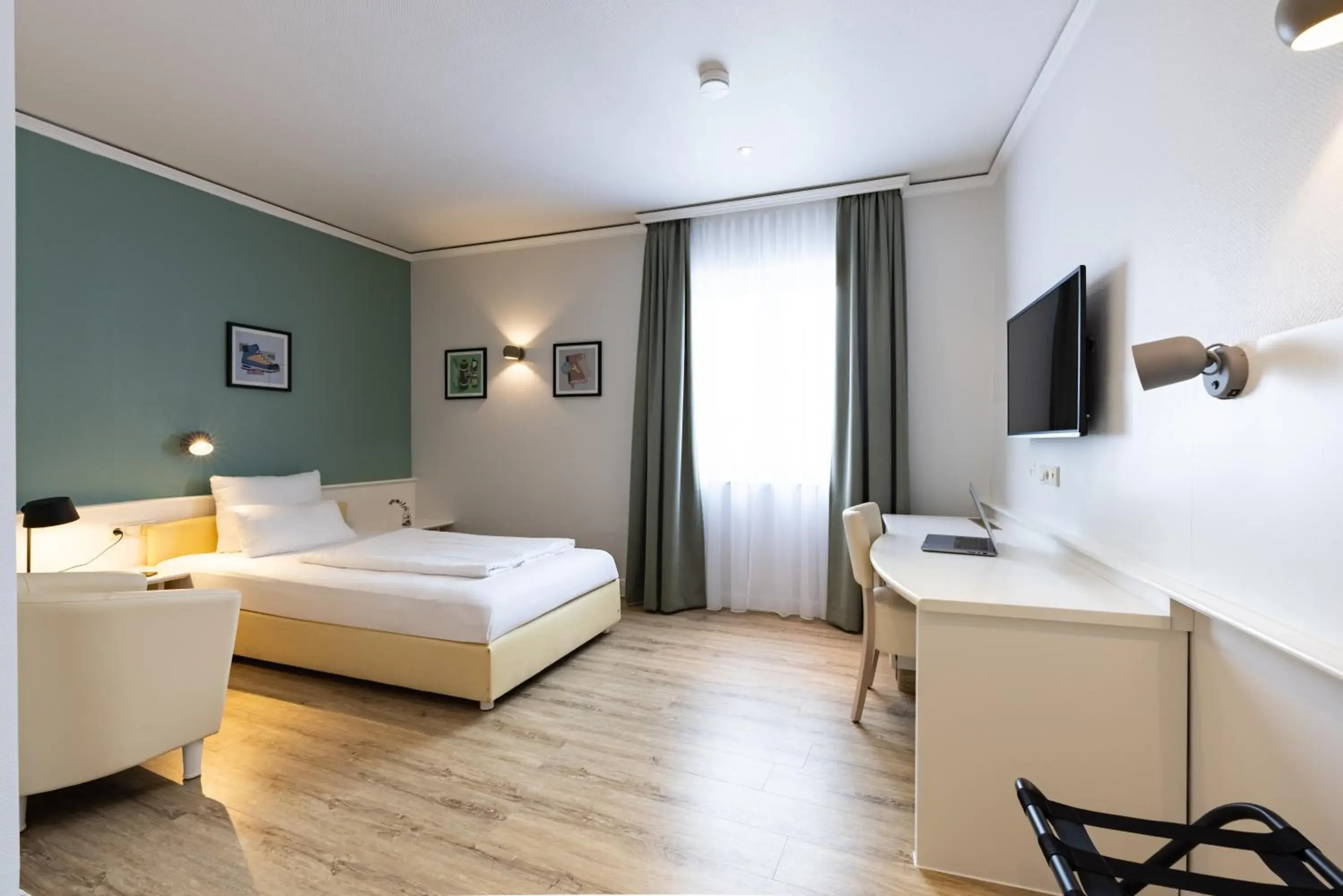 Bed in Garner Hotel Post Aschaffenburg by IHG Bed in Garner Hotel Post Aschaffenburg by IHG