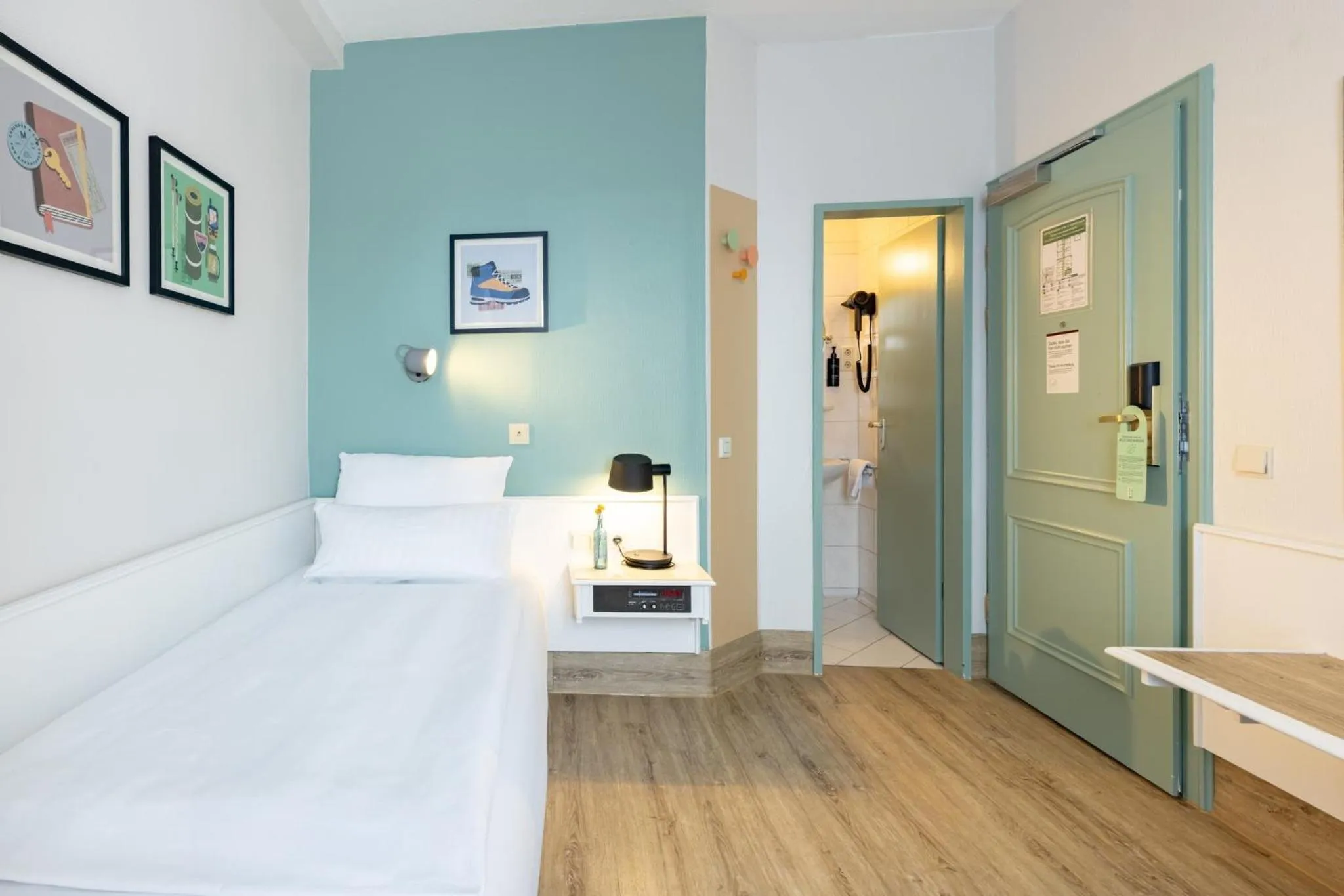 Photo of the whole room, Bed in Garner Hotel Post Aschaffenburg by IHG