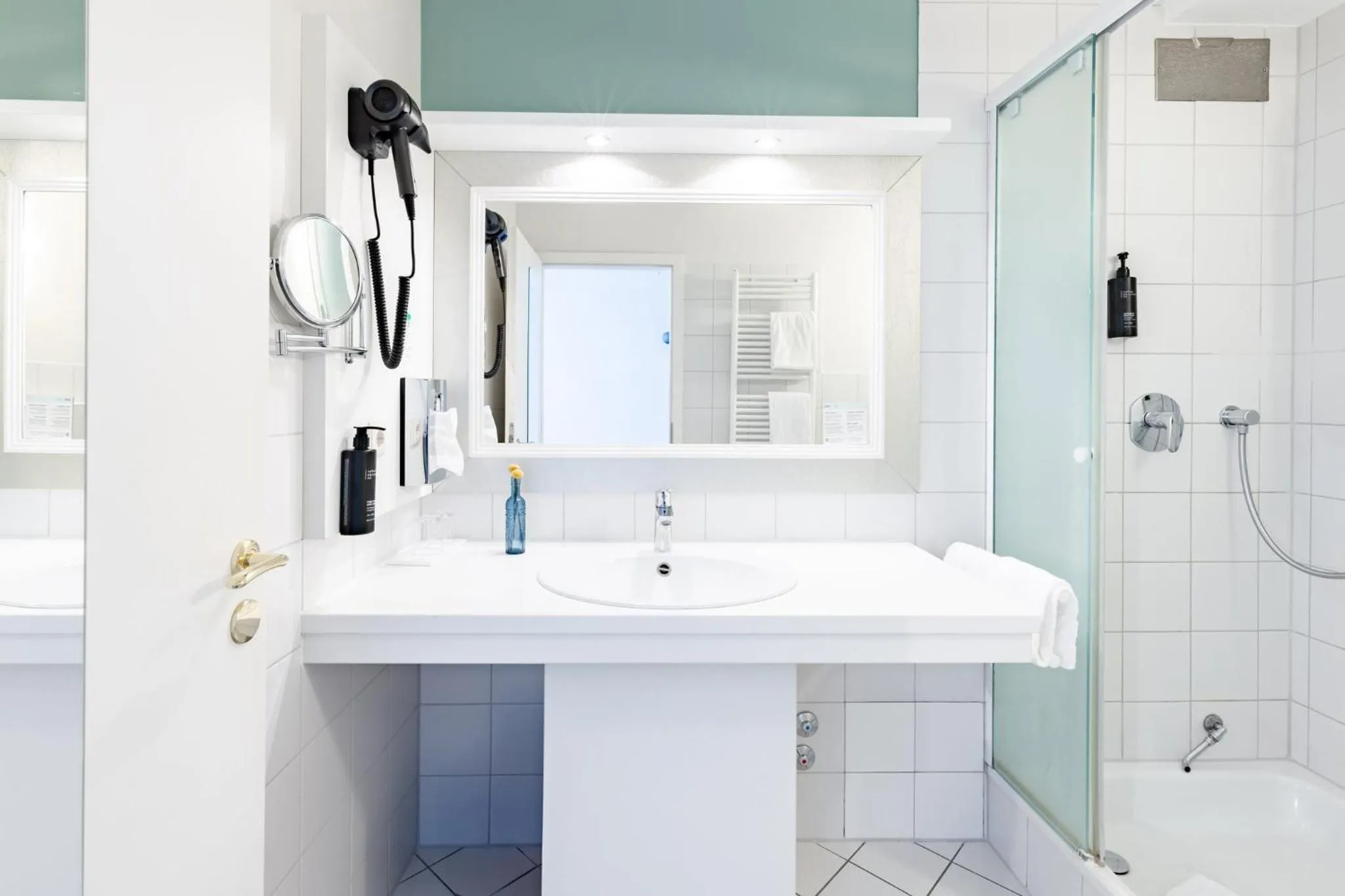 Bathroom in Garner Hotel Post Aschaffenburg by IHG