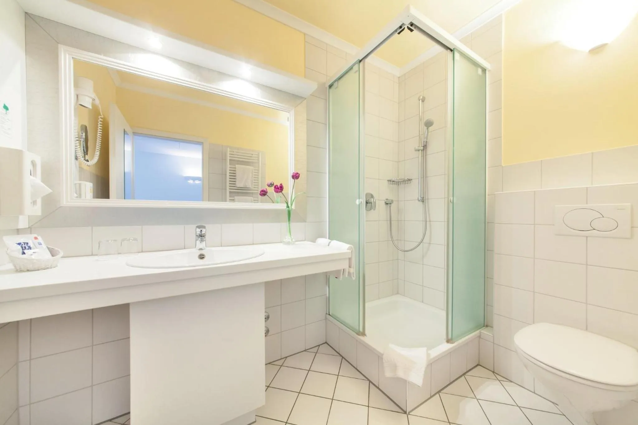 Bathroom in Garner Hotel Post Aschaffenburg by IHG