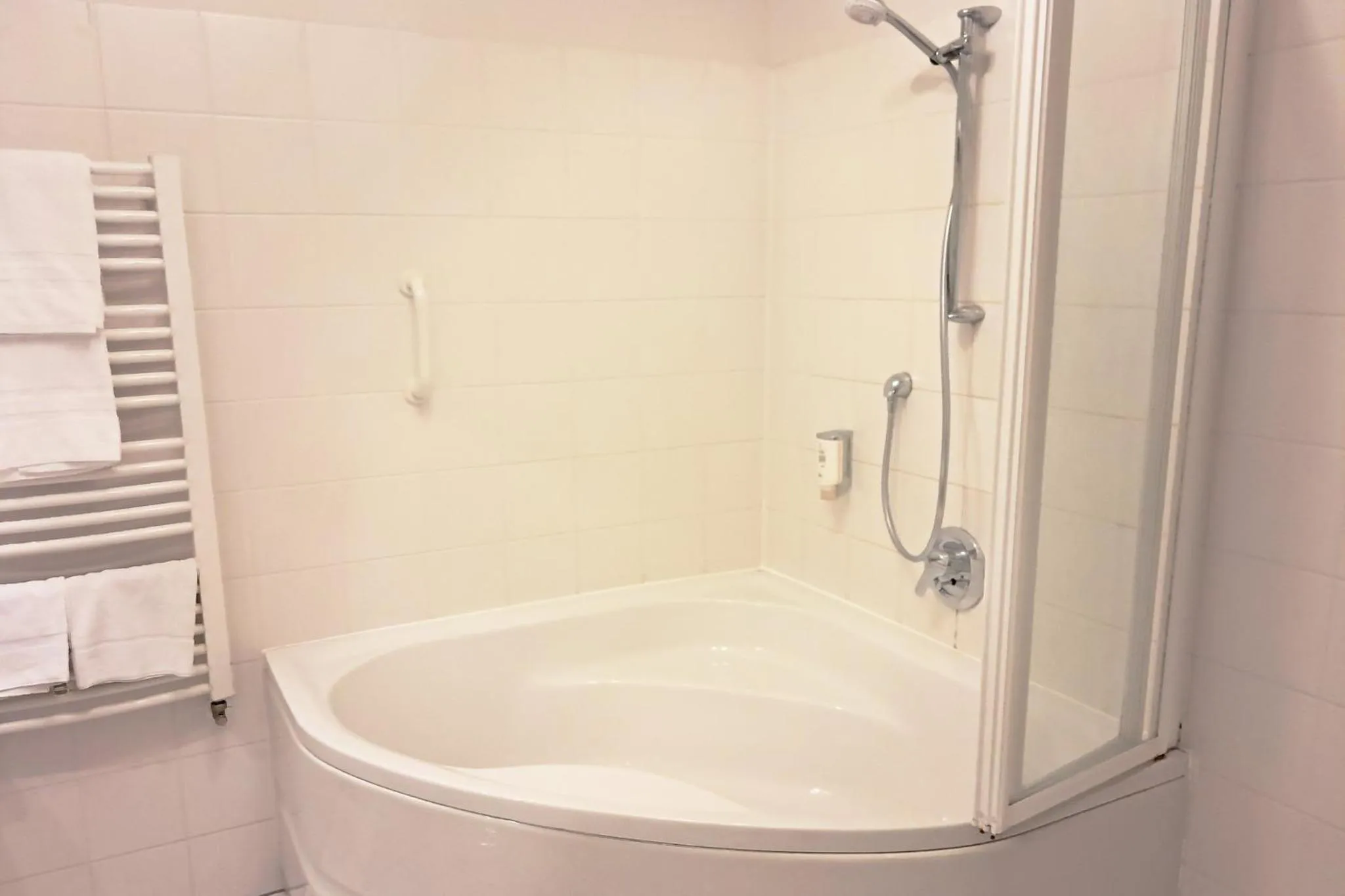 Photo of the whole room in Garner Hotel Post Aschaffenburg by IHG