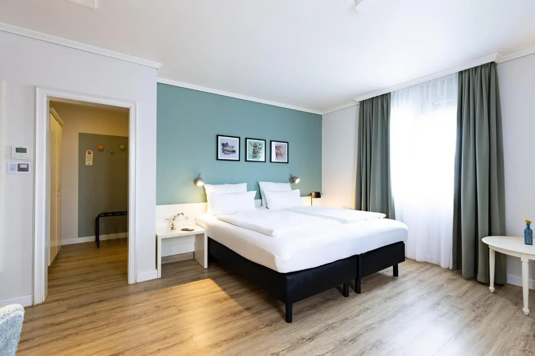 Photo of the whole room, Bed in Garner Hotel Post Aschaffenburg by IHG Photo of the whole room, Bed in Garner Hotel Post Aschaffenburg by IHG