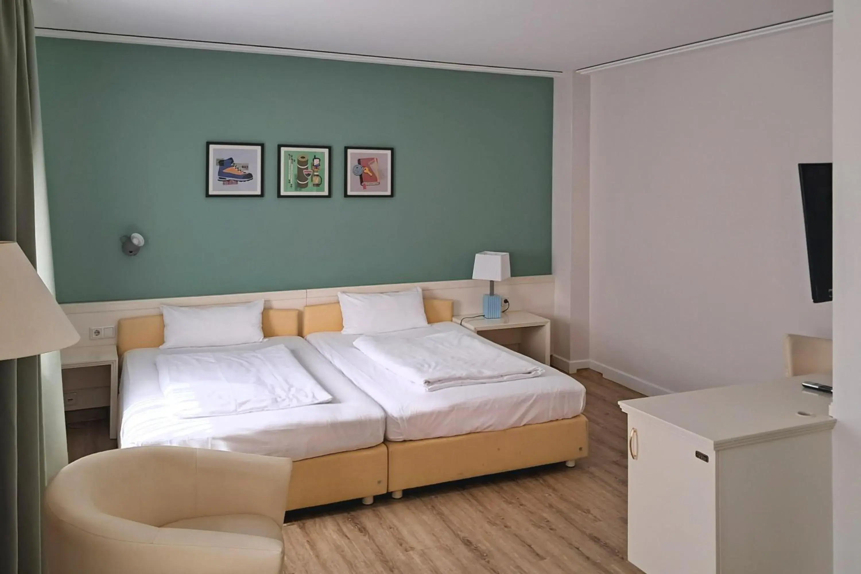 Photo of the whole room, Bed in Garner Hotel Post Aschaffenburg by IHG Photo of the whole room, Bed in Garner Hotel Post Aschaffenburg by IHG