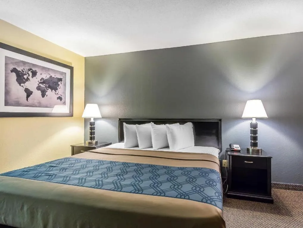 Bed in Econo Lodge Martin