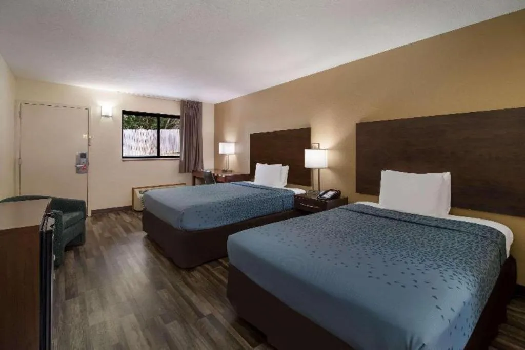 Bed in Econo Lodge Martin