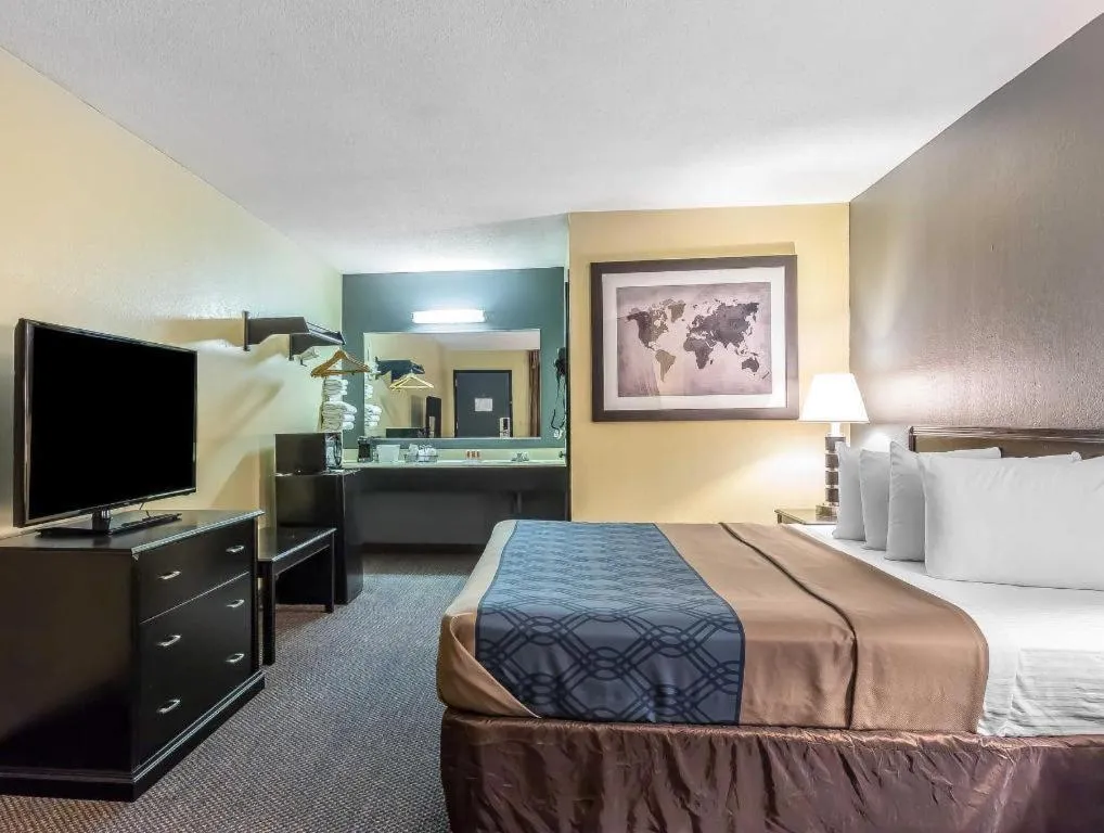 Bed in Econo Lodge Martin