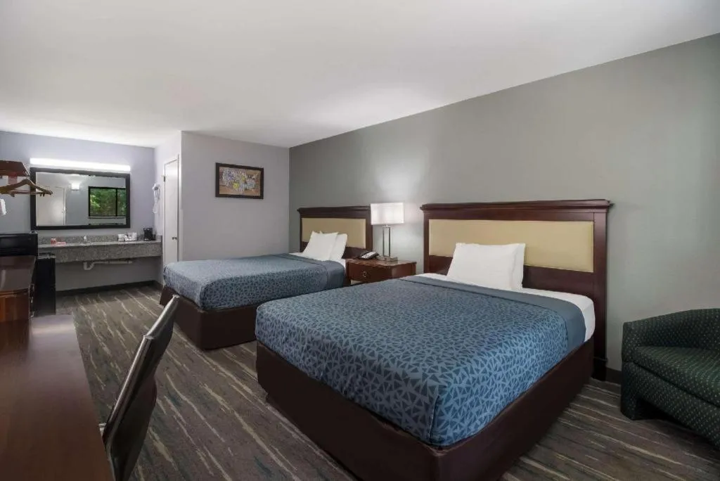 Bed in Econo Lodge Martin