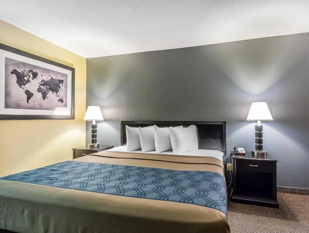 Bed in Econo Lodge Martin