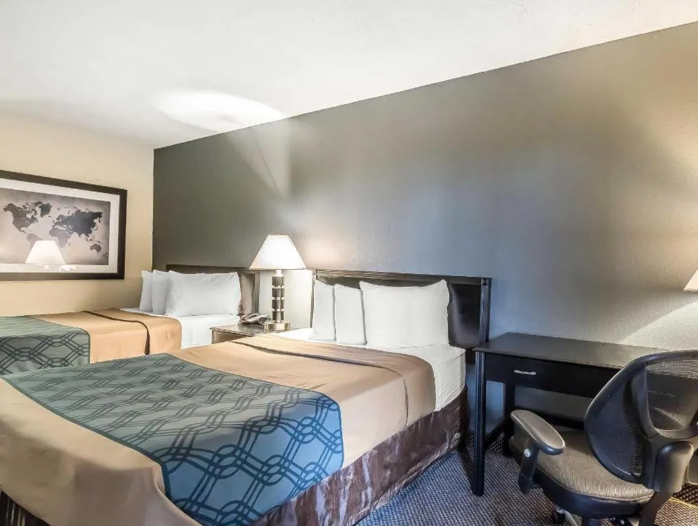 Bed in Econo Lodge Martin