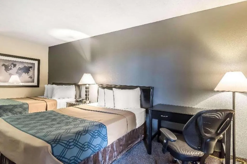 Bed in Econo Lodge Martin