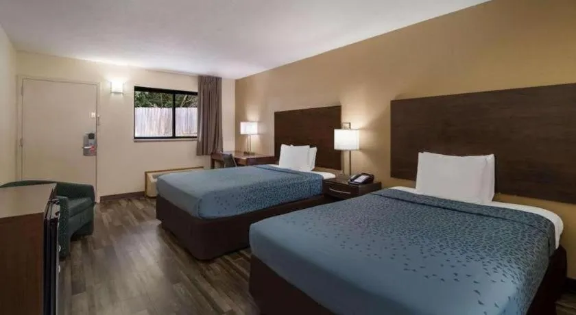 Bed in Econo Lodge Martin