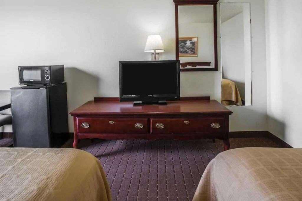 Bed in Quality Inn