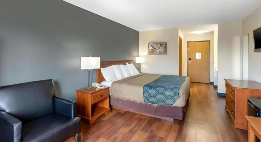 Bed in Econo Lodge Longmont East