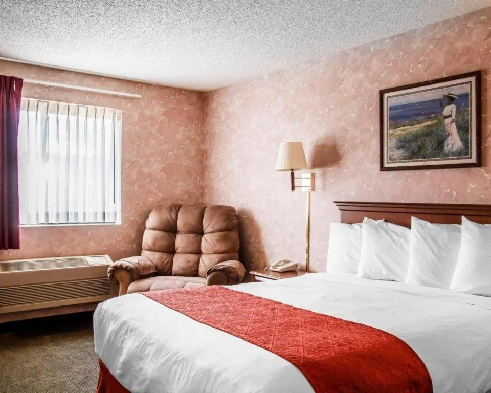 Bed in Econo Lodge Longmont East