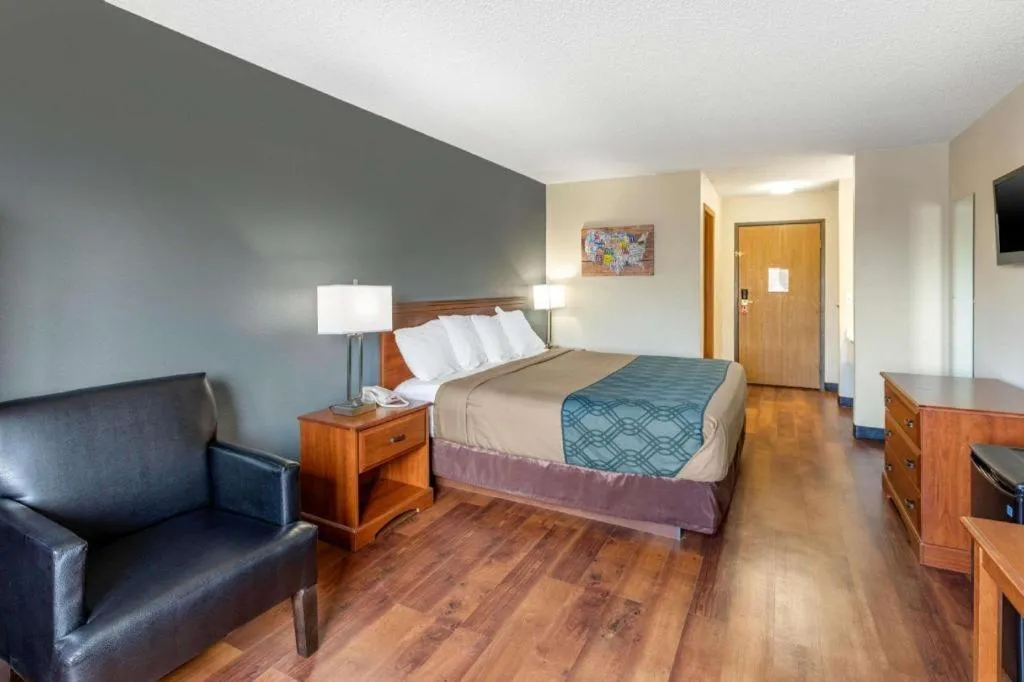 Bed in Econo Lodge Longmont East