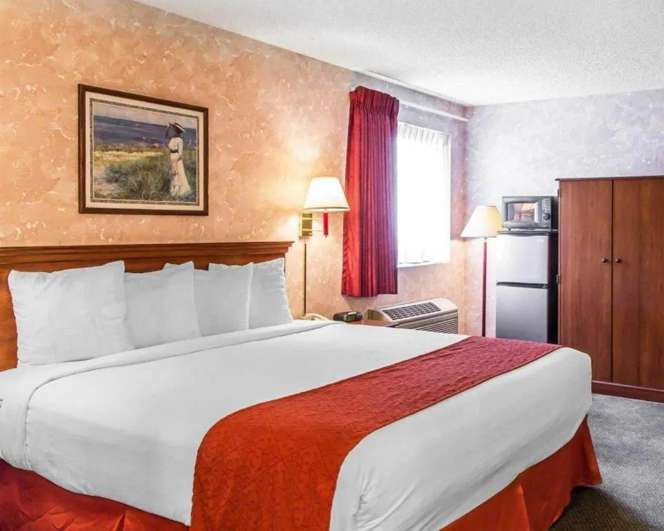 Bed in Econo Lodge Longmont East