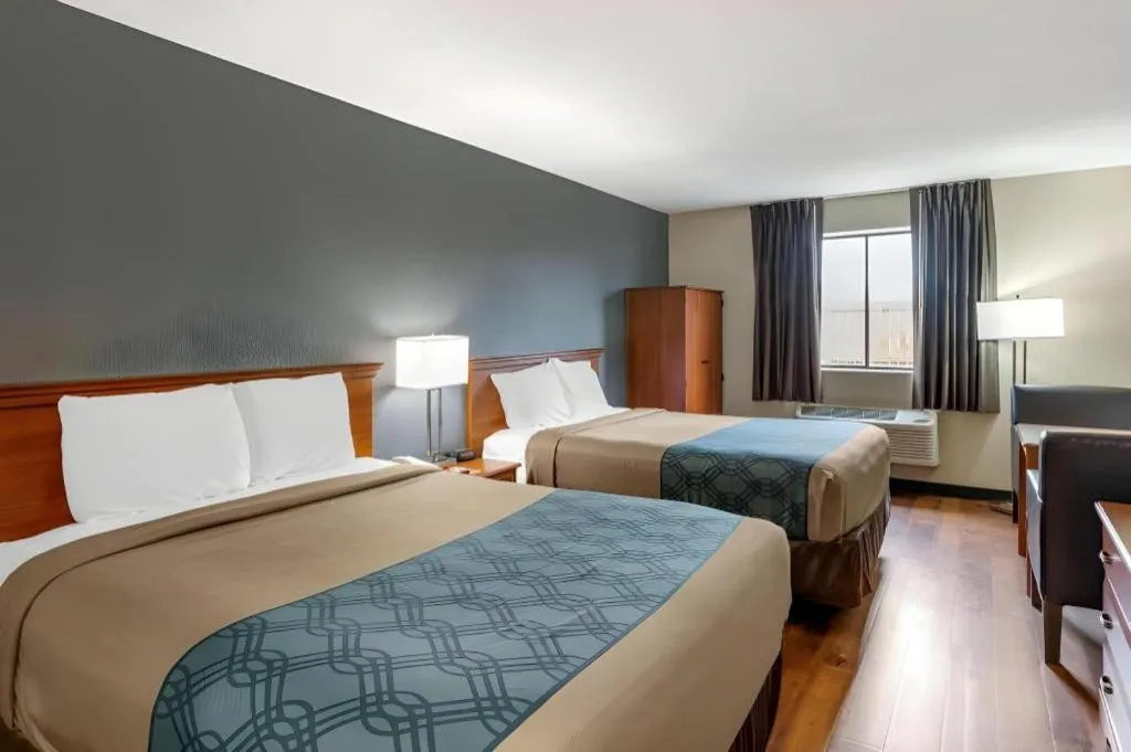 Bed in Econo Lodge Longmont East