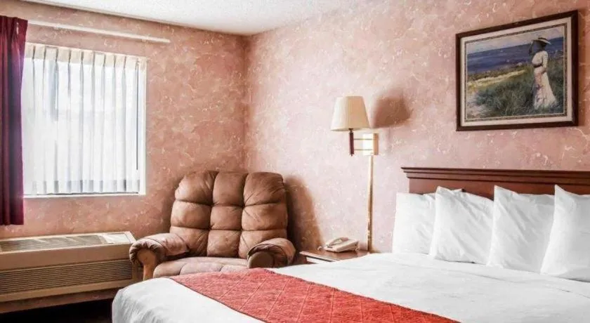 Bed in Econo Lodge Longmont East