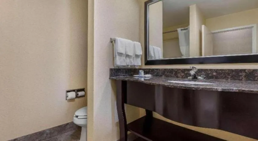 Comfort Inn & Suites