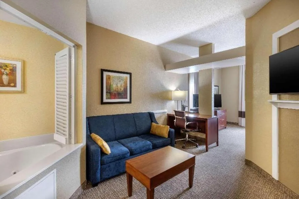 Comfort Inn & Suites