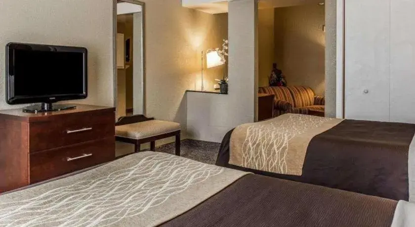 Bed in Comfort Inn & Suites Bed in Comfort Inn & Suites