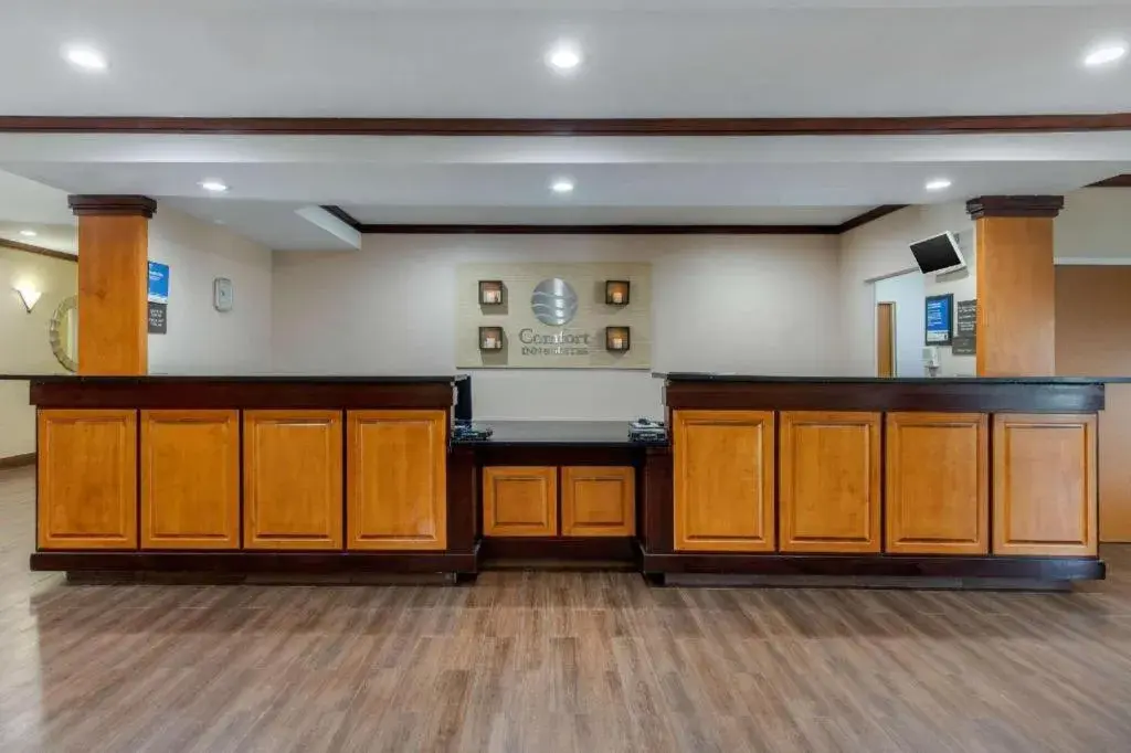 Comfort Inn & Suites Comfort Inn & Suites