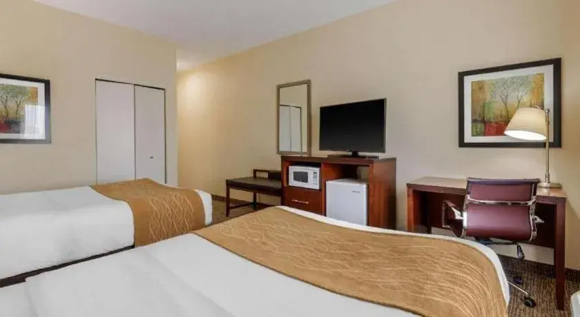 Bed in Comfort Inn & Suites Bed in Comfort Inn & Suites