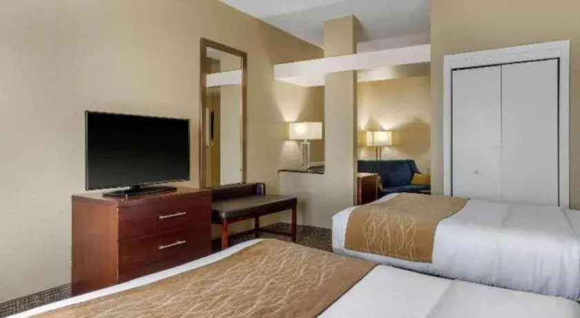 Bed in Comfort Inn & Suites Bed in Comfort Inn & Suites