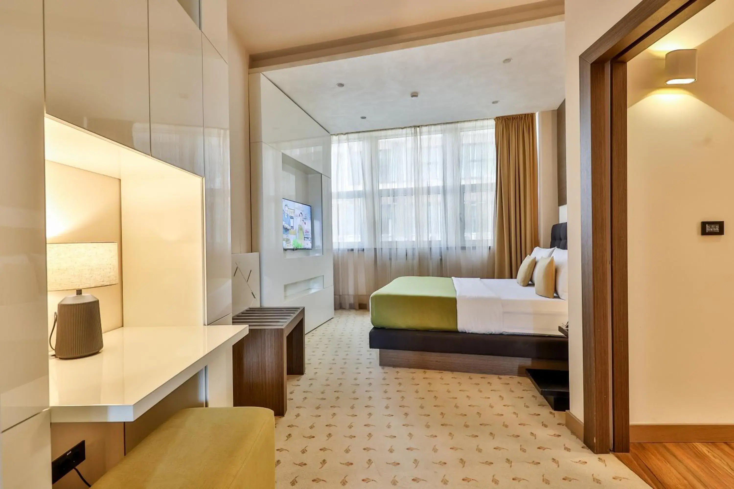 TV and multimedia, Bed in Atera Business Suites TV and multimedia, Bed in Atera Business Suites