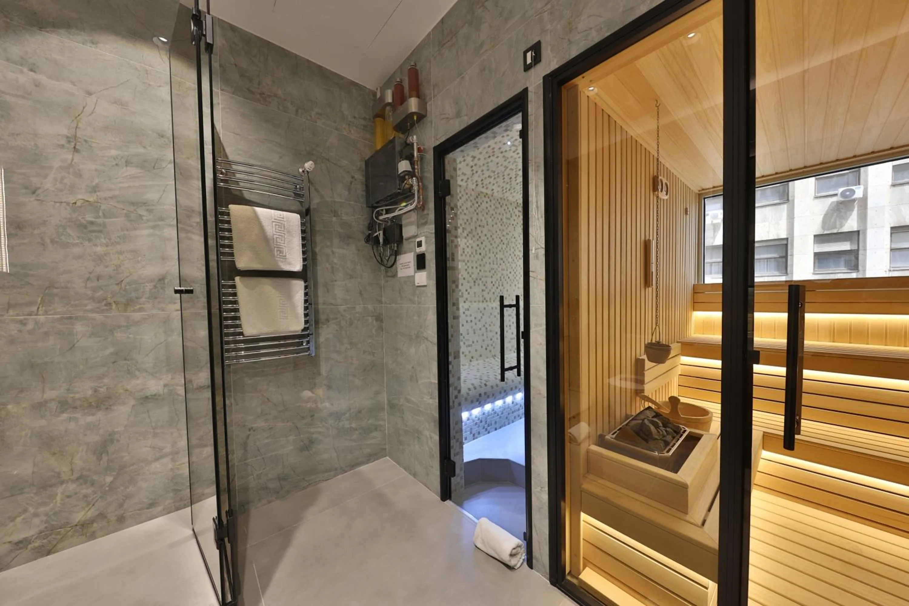Shower in Atera Business Suites