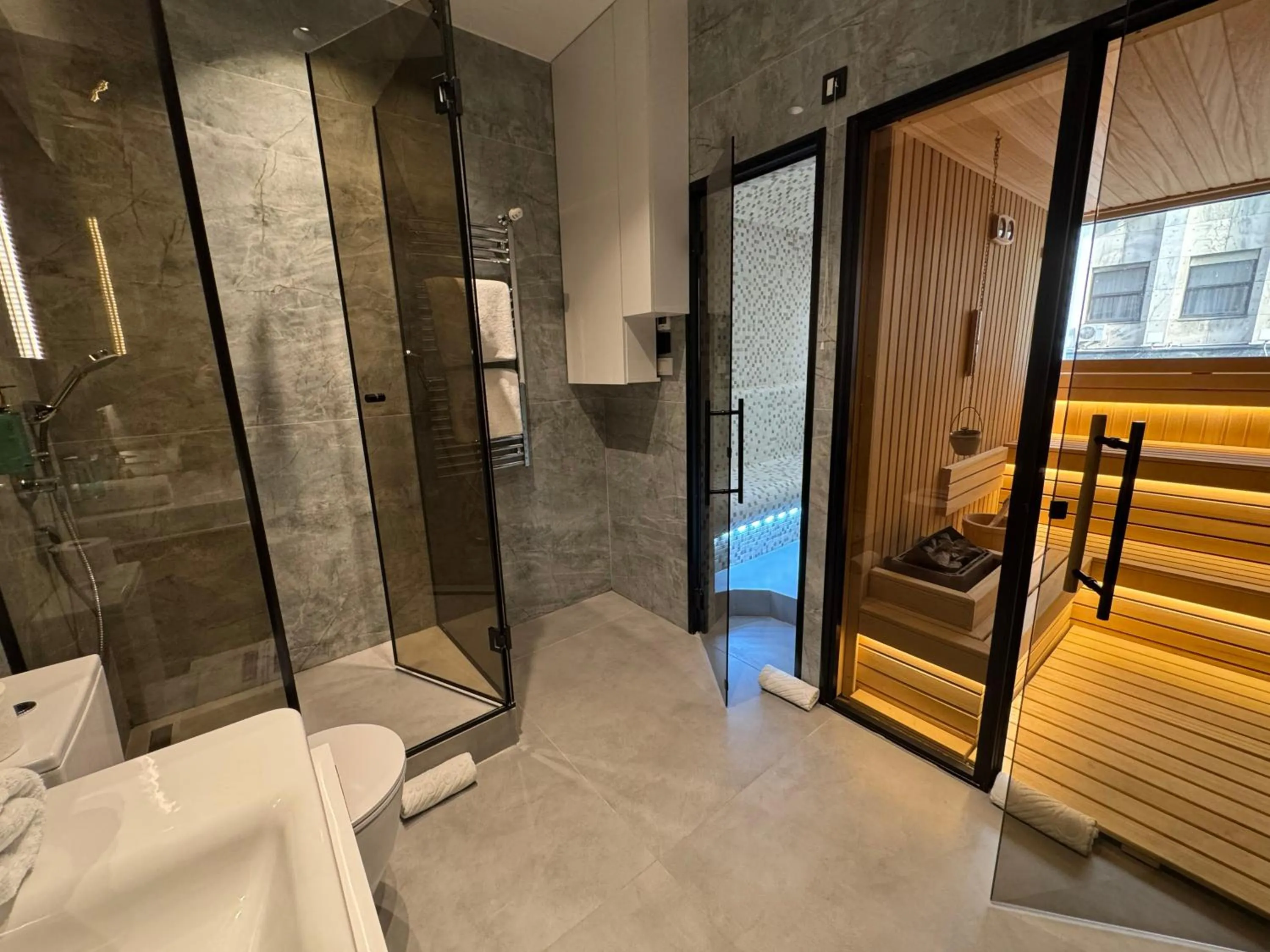 Shower in Atera Business Suites