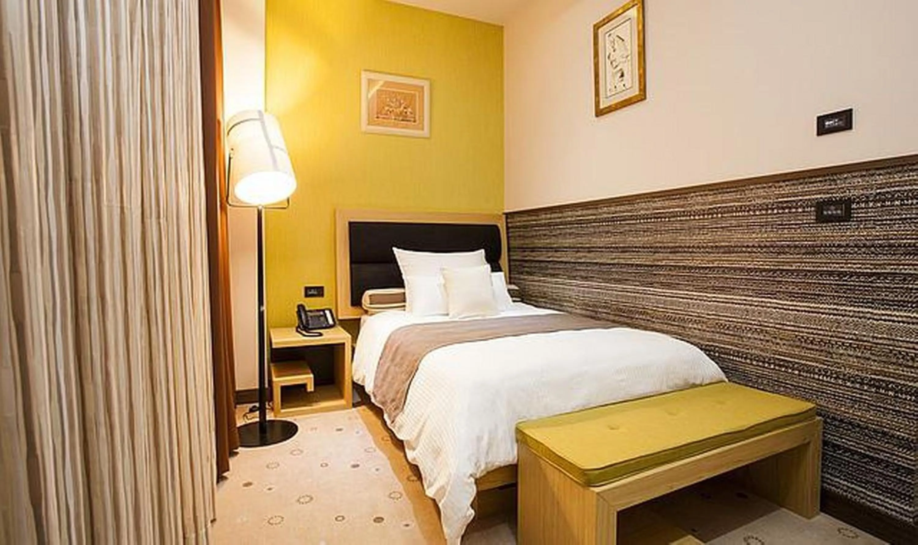 Bed in Atera Business Suites