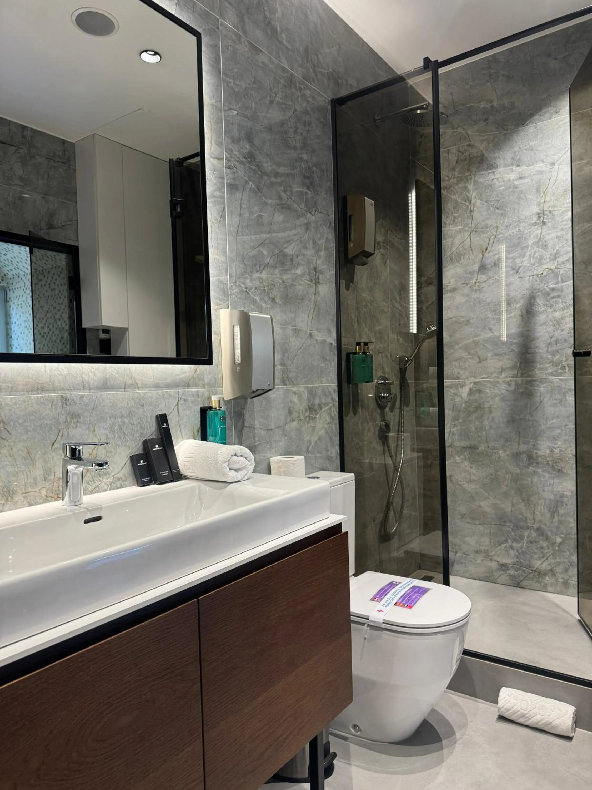 Shower in Atera Business Suites