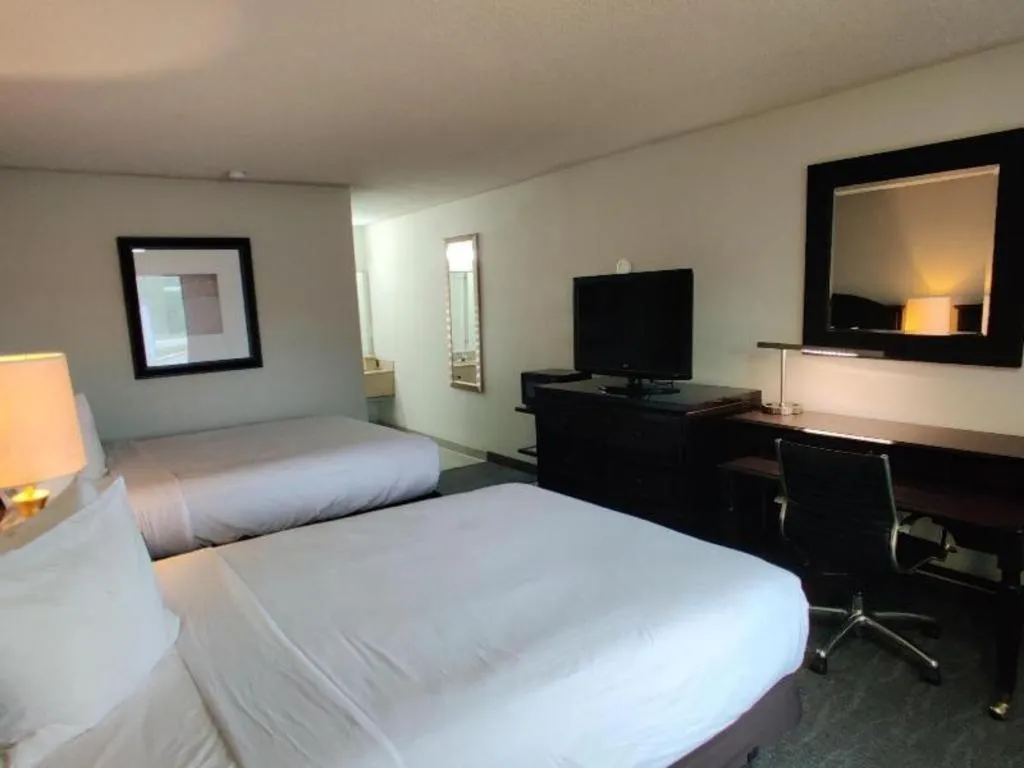 Bed in Rodeway Inn Lumberton Central