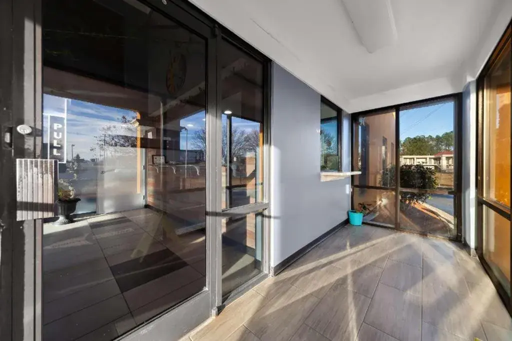 Bed in Rodeway Inn Bed in Rodeway Inn