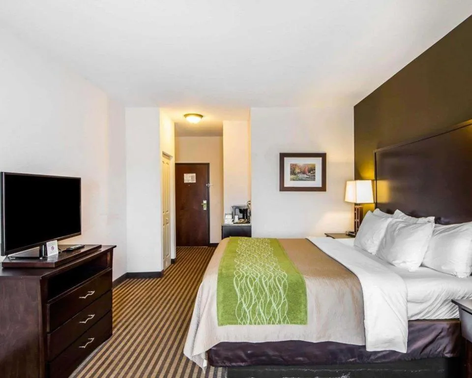 Bed in Comfort Inn & Suites Alva