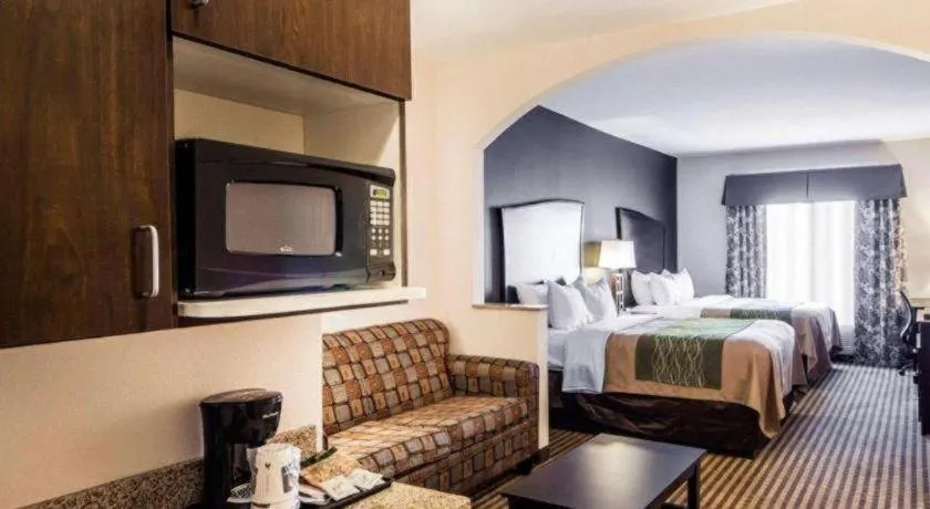 Bed in Comfort Inn & Suites Alva