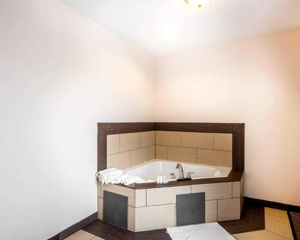 Bed in Comfort Inn & Suites Alva