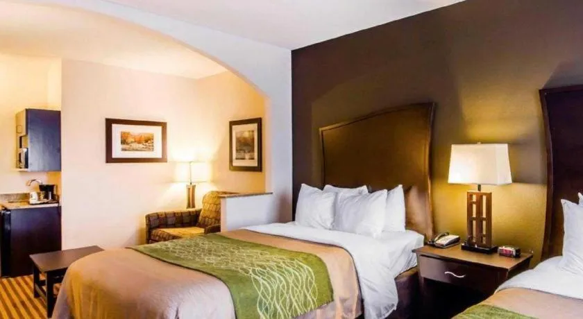 Bed in Comfort Inn & Suites Alva