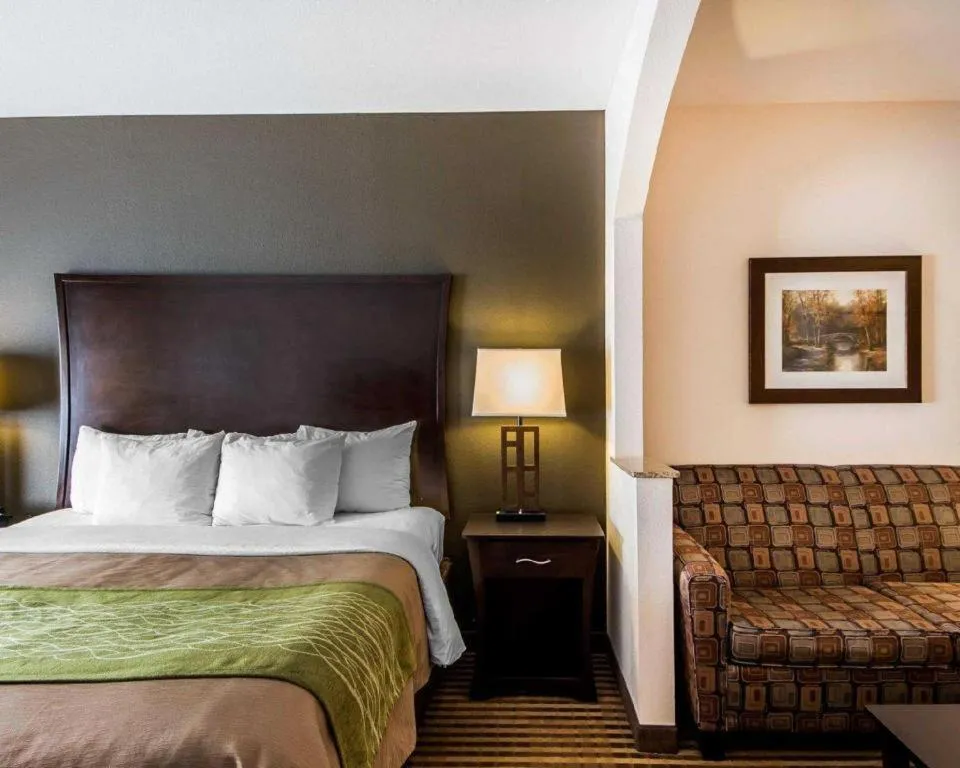 Bed in Comfort Inn & Suites Alva