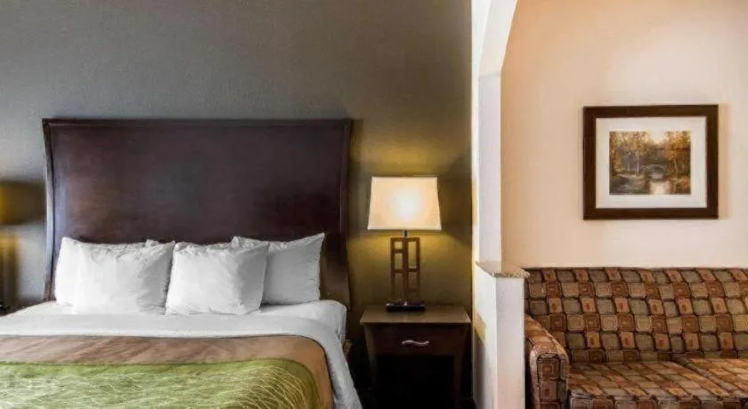 Bed in Comfort Inn & Suites Alva