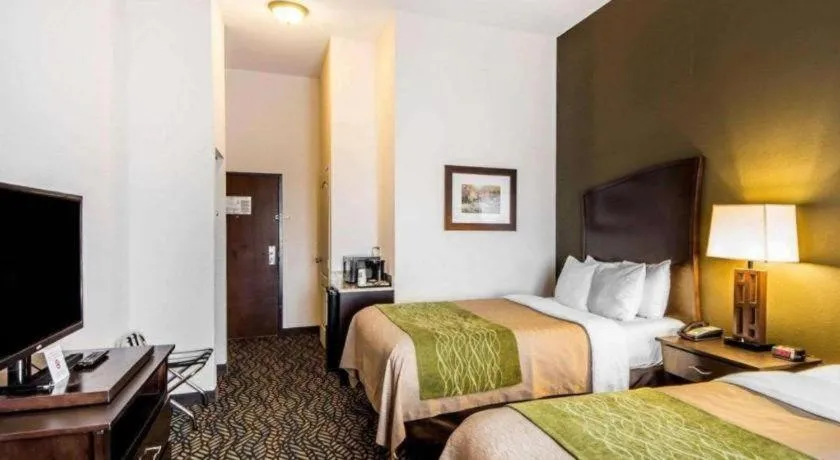 Bed in Comfort Inn & Suites Alva