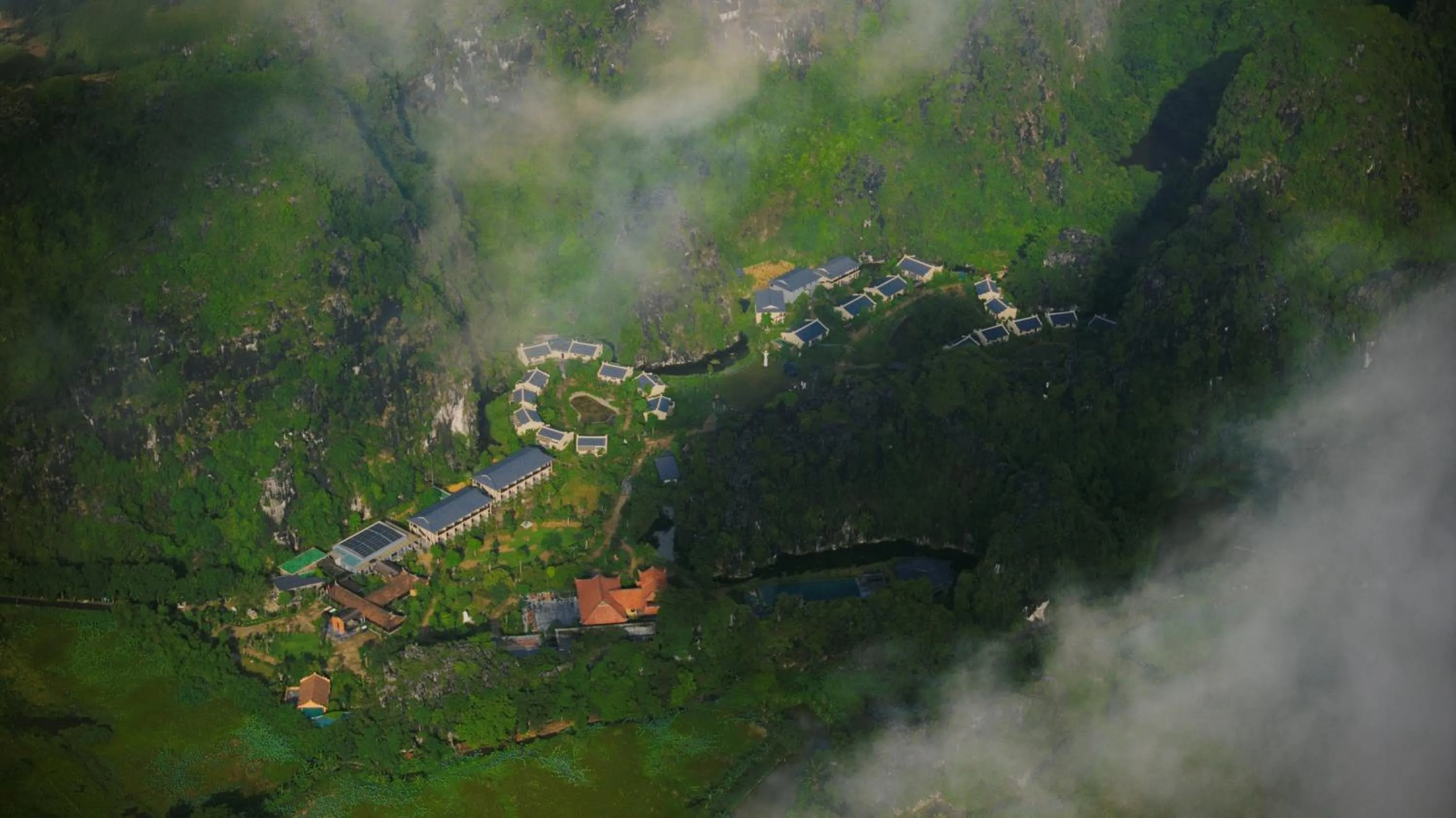 Day in Jiva Hoa Lu Retreat