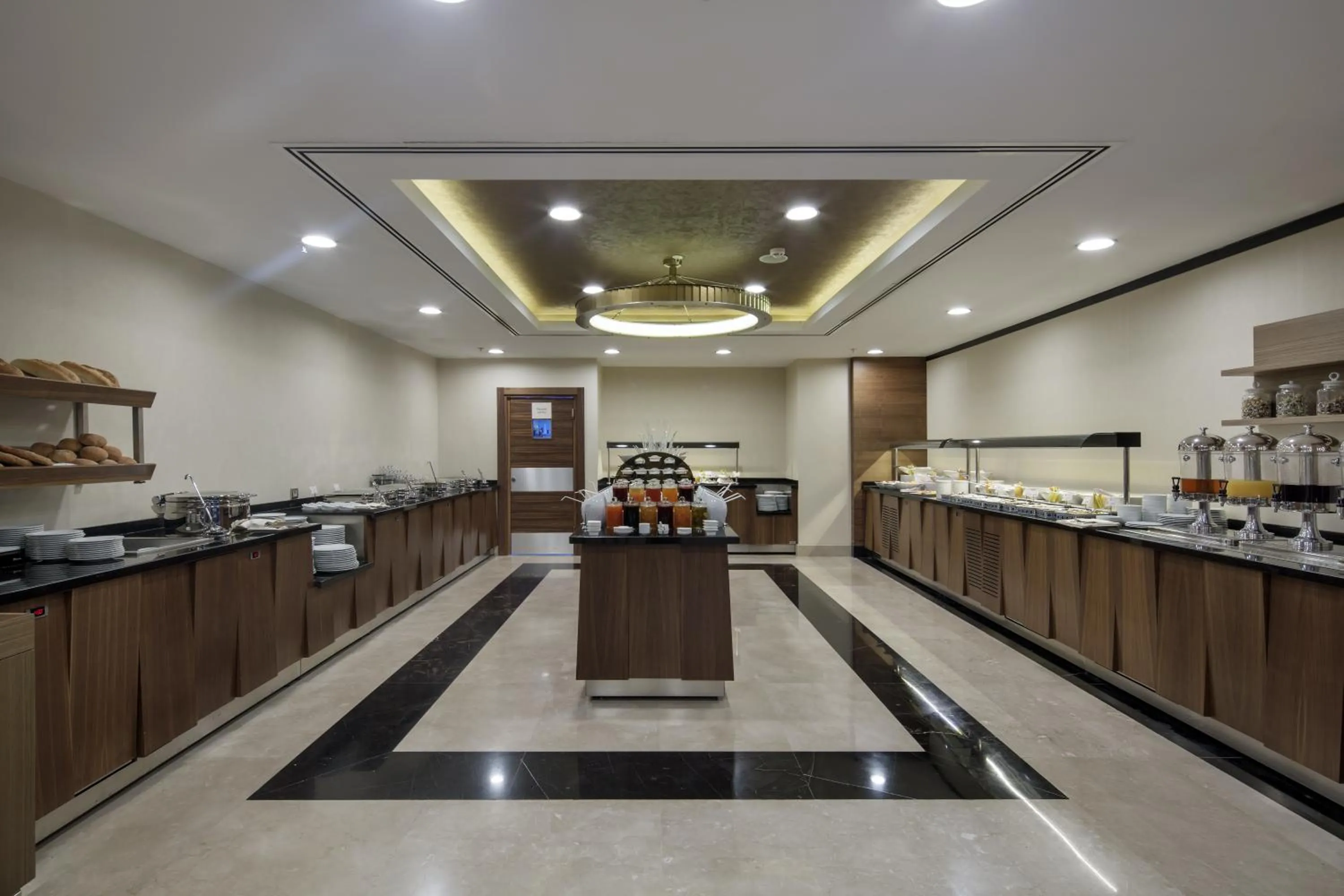 Restaurant/places to eat in Ramada By Wyndham Elazığ