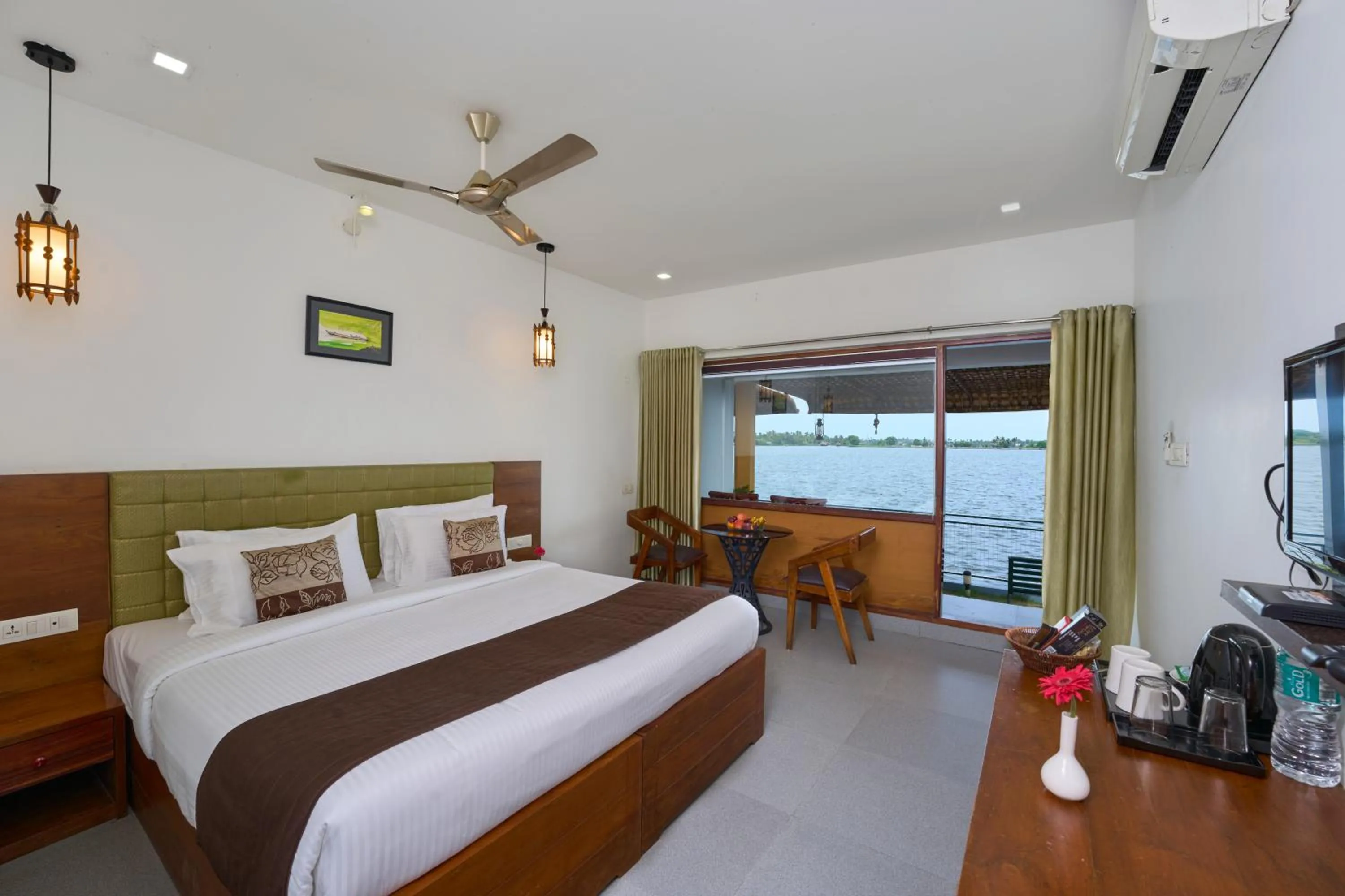 Bedroom, Bed in MIRAS PMC Lakeshore Resort