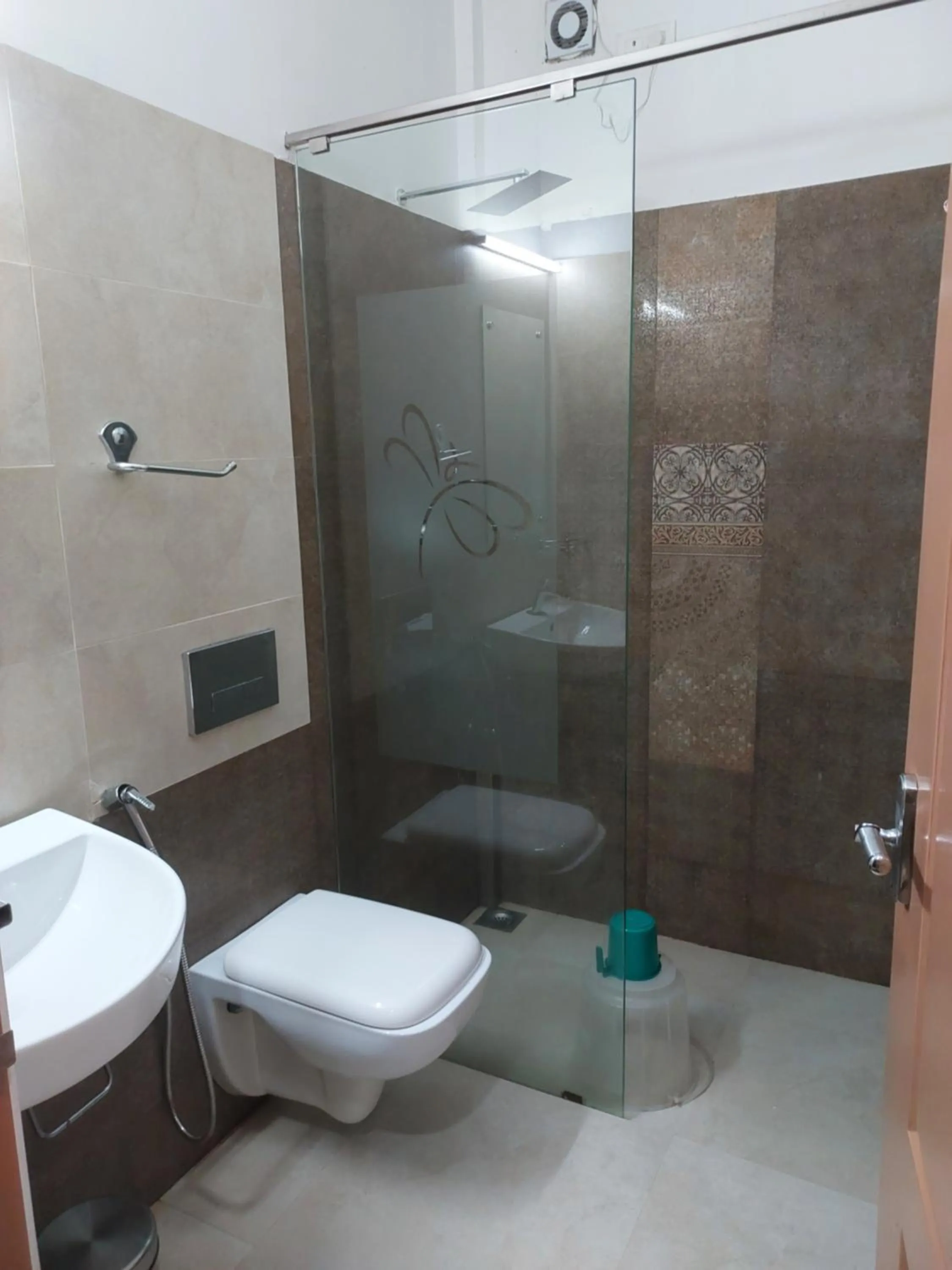 Toilet in MIRAS PMC Lakeshore Resort