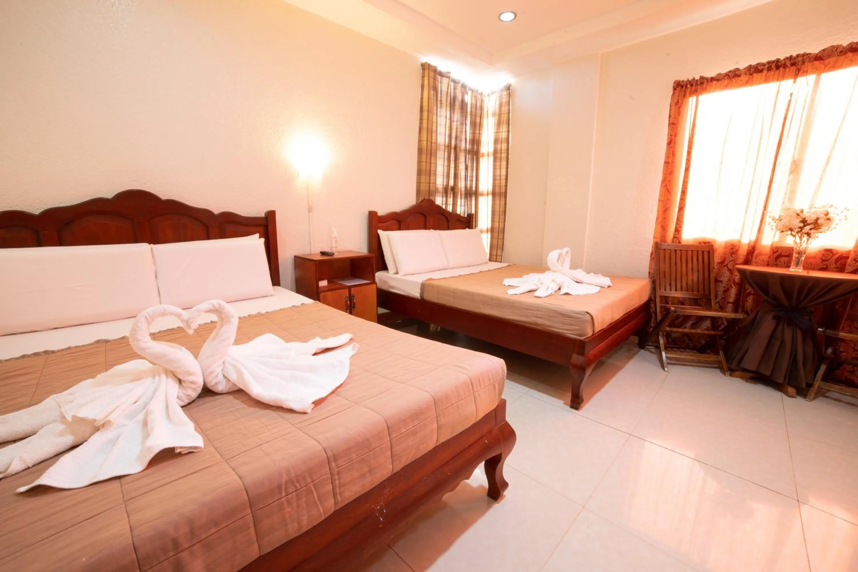 Photo of the whole room, Bed in Casañas Suites