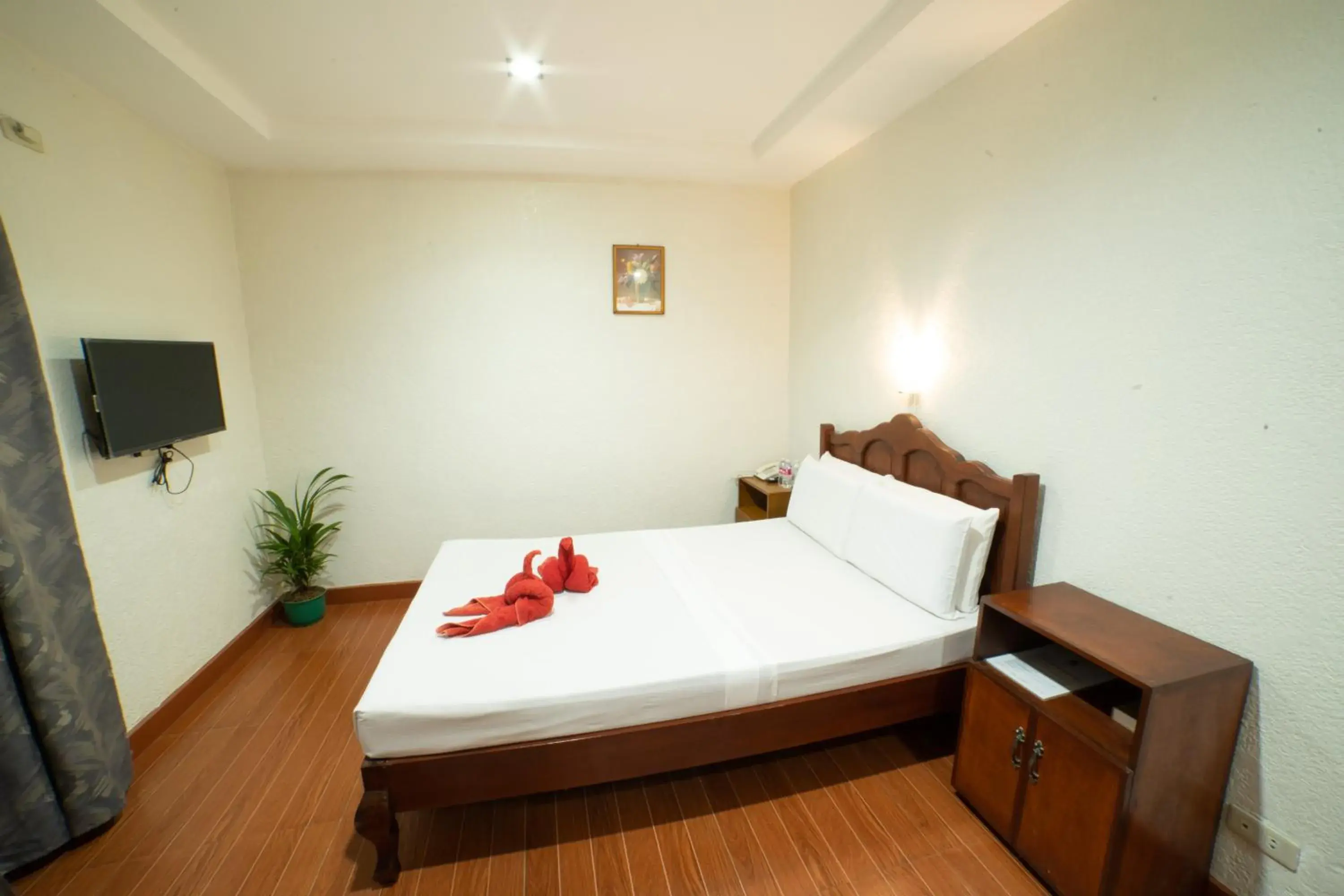 Photo of the whole room, Bed in Casañas Suites Photo of the whole room, Bed in Casañas Suites