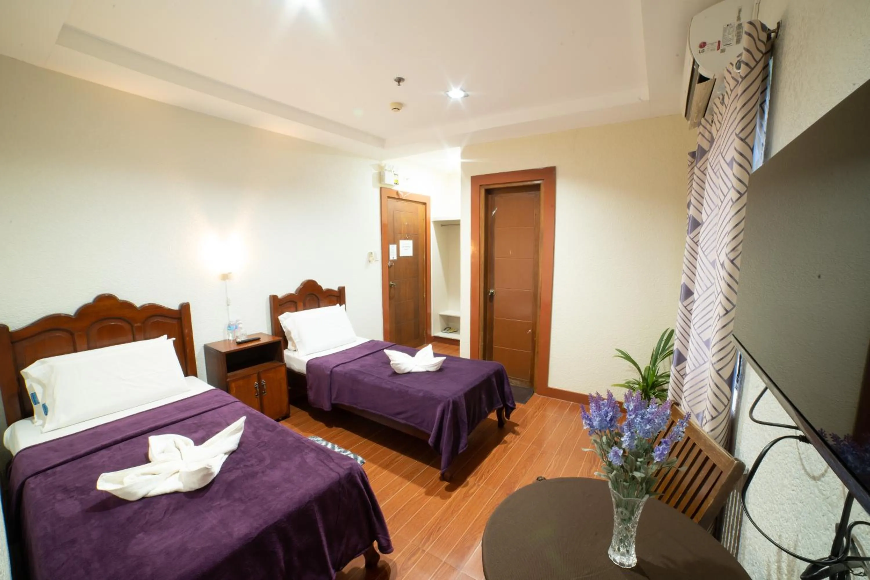 Photo of the whole room, Bed in Casañas Suites