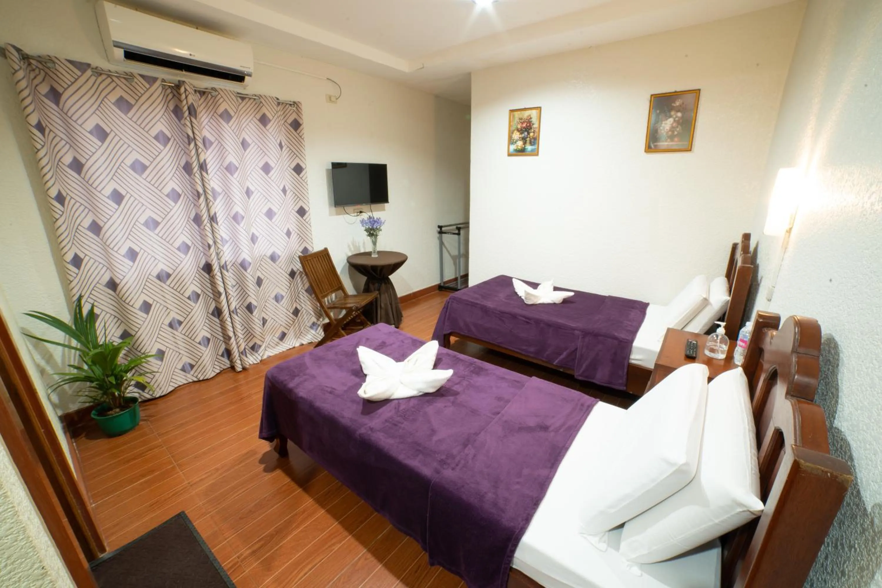 Photo of the whole room, Bed in Casañas Suites